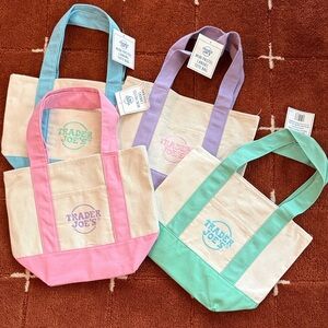Trader Joe’s 👜 mini pastel canvas tote set